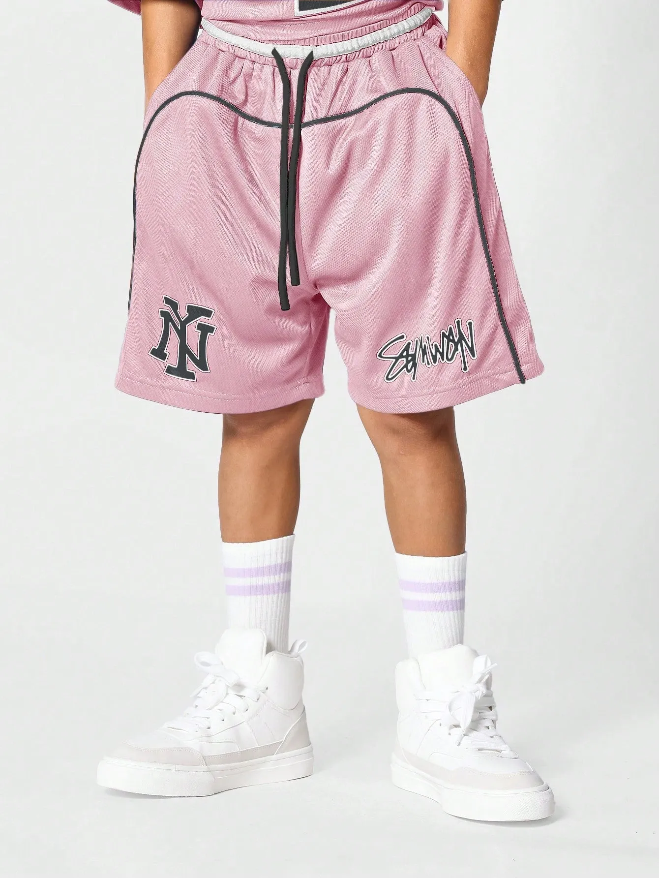 Tween Boys Oversized Fit Tee And Short With Graffiti NY Letter Graphic 2 Piece Set